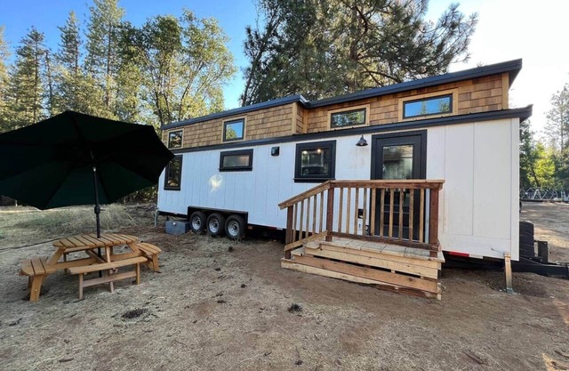 Tiny Rustic at Yosemite Gateway