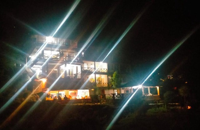Tirthan Valley Cottages with River View by Sneha Resort Near Great Himalayan National Park