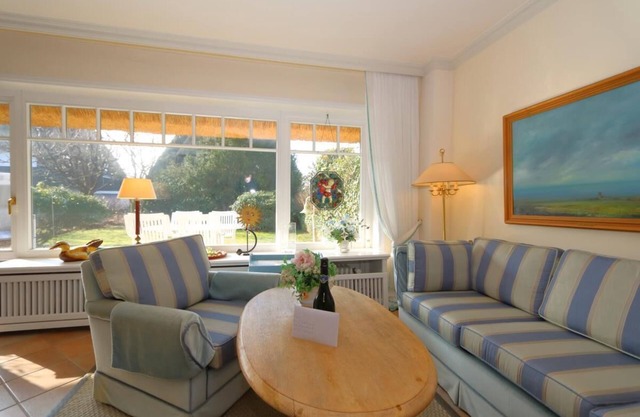 Tondernhüs Part of the house under thatch, in a quiet location. Location: Quiet location in the south of Keitum near the well-known Hotel Benen-Diken-Hof. Size: Approx. 120 m&sup2;. Furnished for 5 persons. Features: Ground floor: