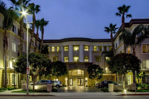 Top Floor Executive in Marina