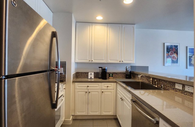 Top Floor View Condo with A/C, Secured Parking and Pet-Friendly