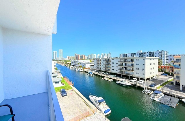 Top Location Waterfront Balcony Dream