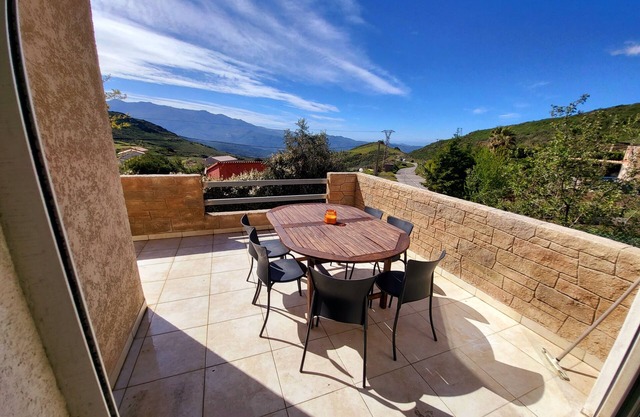 Top of villa 170m2, large terrace, quiet in the countryside.
