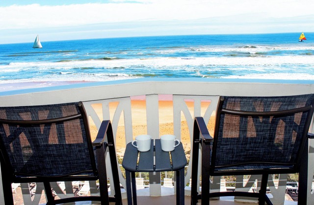 Top Rated Direct Oceanfront Condo. Great Location. Private Laundry. Pool.