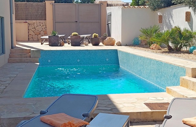 Top renovated house, high quality furnishings, 4 pers. Sea view, close to the beach, pool