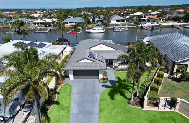 Topsail Tides Waterfront with Solar-Heated Pool and Canal Views