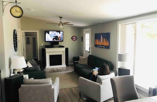 TOTAL RENOVATED Sauble Beach Cottage