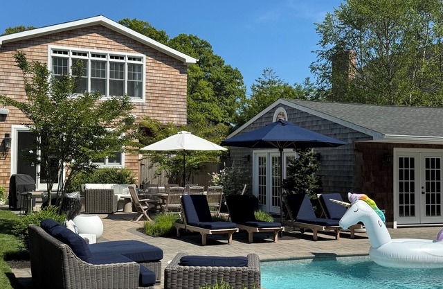 Tote To Town, Bike To Beach - Hamptons Retreat