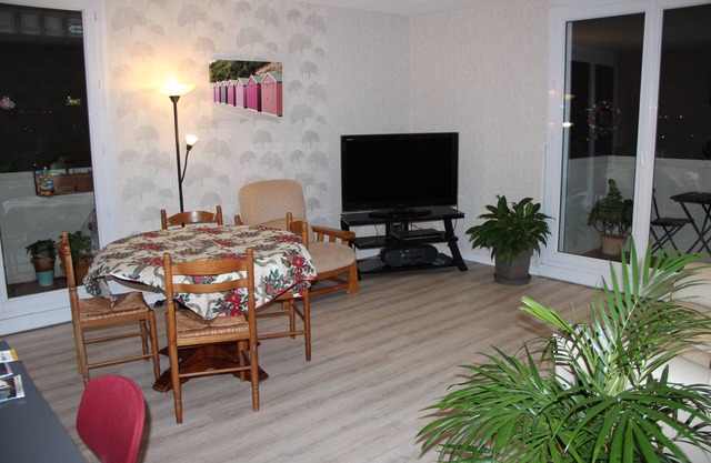 TOULOUSE CITE DE L'ESPACE Halle aux machines ACCOMMODATION 2 to 4 PEOPLE