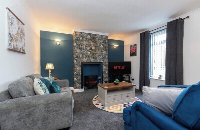 Town centre & all the comforts!