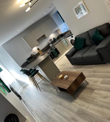 Town centre 2 bed luxury apartment