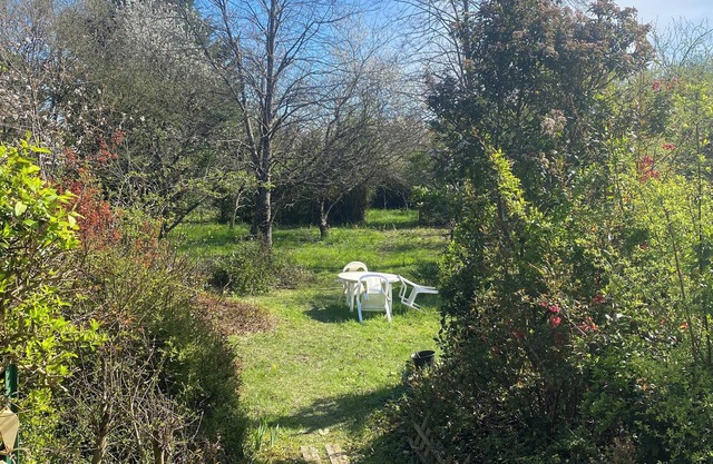 Town/country house,6 km from Tours, kitchen, terrace, garden.pets ok.