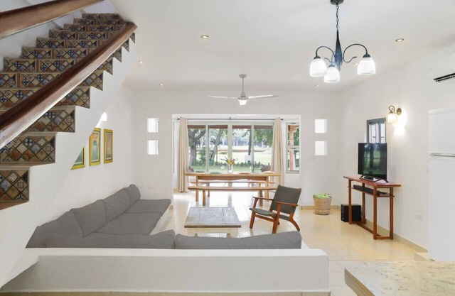 Town House 6: Comfort and golf course view