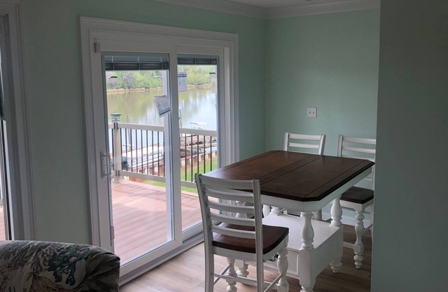 Townhome Available on the scenic Savannah River, 2 miles from Downtown Augusta