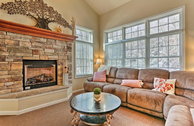 Townhome with Grill Less Than 1 Mi to Big Boulder Mountain