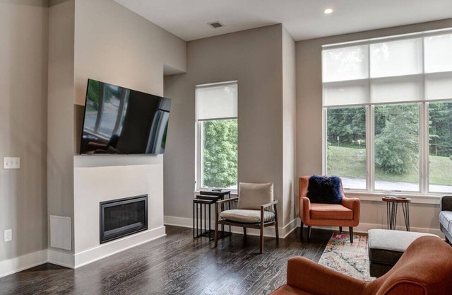 Townhome with Large Rooftop Terrace