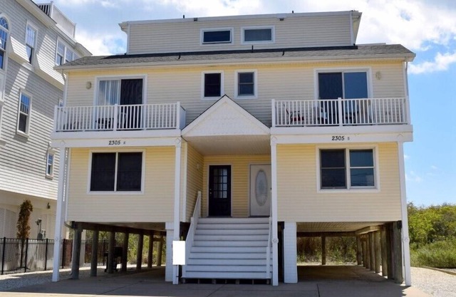 Townhome, you can view both the Ocean and the Bay!!