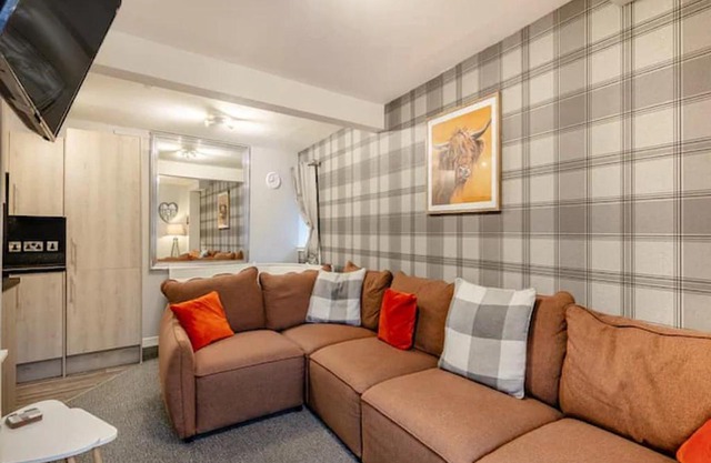Townhouse Apartment 3 Bedroom High St Montrose