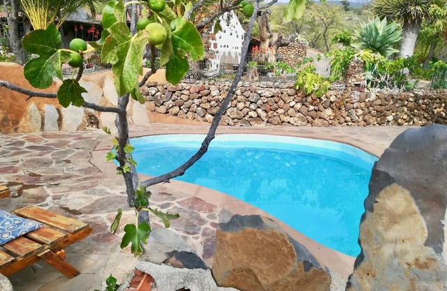 Traditional Canarian Retreat: Casa Francisco with Private Pool, Terrac