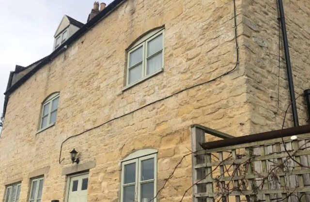 Traditional Cotswold cottage with stunning views and walking