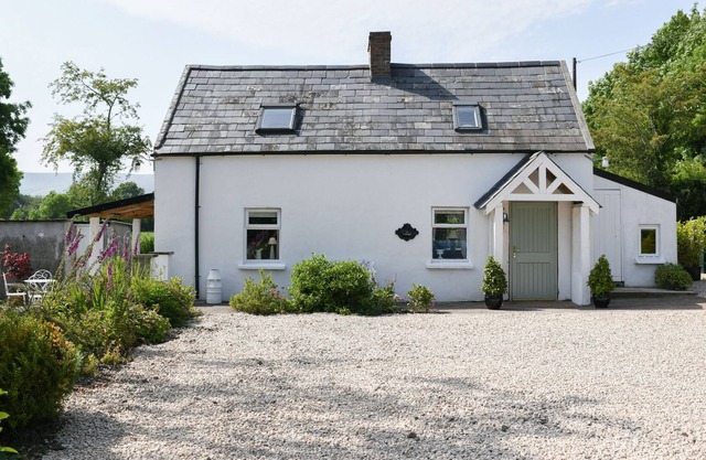 Traditional Countryside Cottage