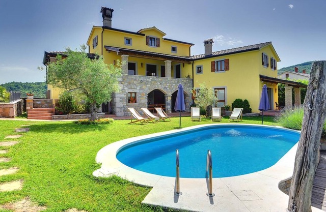 Traditional Istrian villa with private pool, trampoline