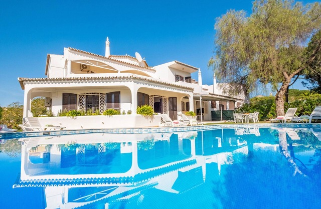 TRADITIONAL VILLA CLOSE TO GOLF COURSES, PRIVATE POOL, A/C, WIFI