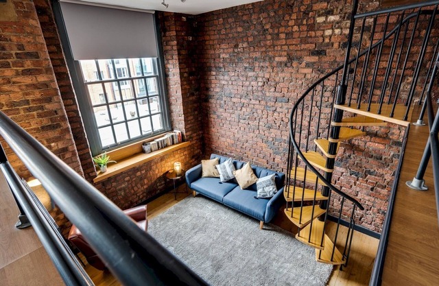 Trafalgar Warehouse, 5 Guests, Parking - Pass the Keys