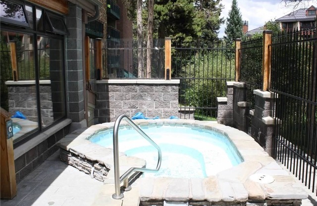 Trail's End 201 Downtown Condos with on-site Hot Tub