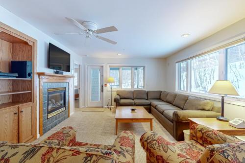 Trailside Highlands 19B