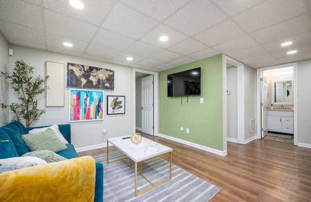 Tranquil 2bd Oasis 10 Min to Airport & Downtown