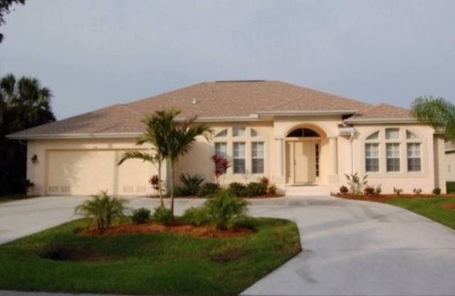 Tranquil 3 bed 4 bath home, fabulous heated oversized pool and spa.nWelcome!