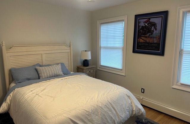Tranquil 4-bedroom house with AC in East Quogue. Heated Pool/covered patio.