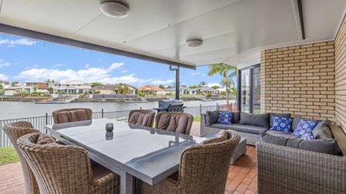 Tranquil Canal Front Holiday House