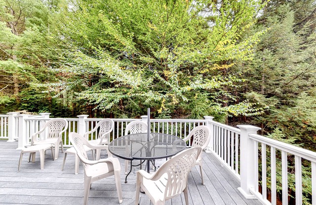 Tranquil river-view home with gorgeous nature views, firepit, grill & fireplace