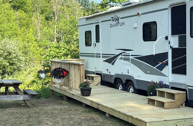 Tranquil RV @ Val-Du Lakes campground in Silver Lake