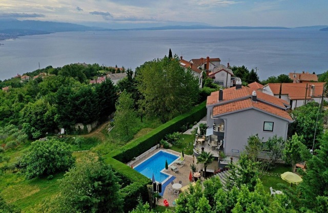 Tranquil Spacious Villa with Private Pool - Five Bedroom Villa with Balconies