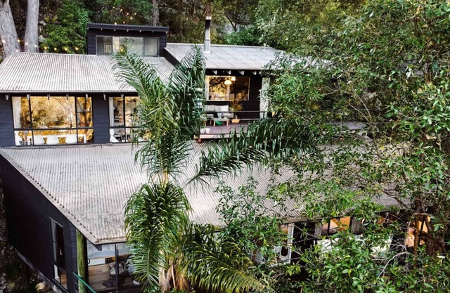 Tranquil Treehouse Retreat