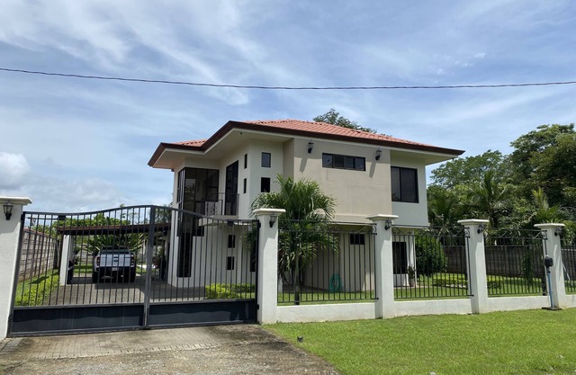 Tranquility 10 kilometers from Manuel Antonio Park
