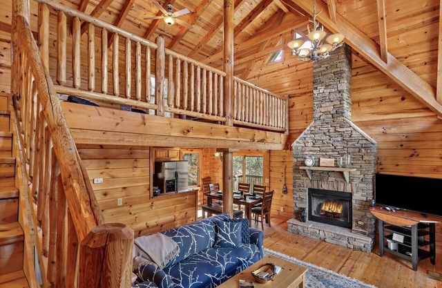 Tranquility - Brand new hot tub, 3bd/3ba, pool table, river access, community lake