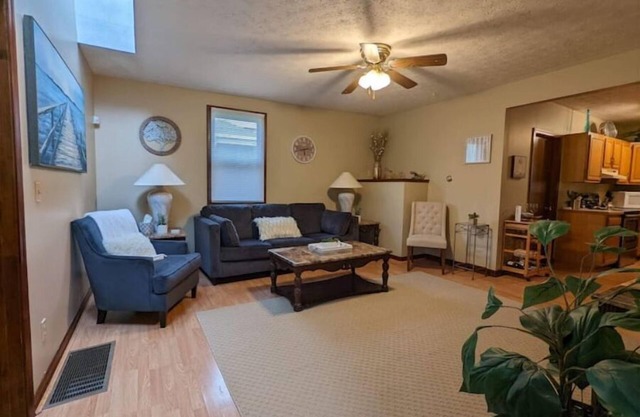 Tranquility Cottage- Close to UD