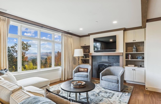 Trapp Vista Bliss - Beautiful New Villa!