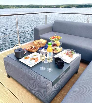 TraumZeitBoot Jutta - exklusiver Festlieger in perfekter Lage am Scharmützelsee Bad Saarow