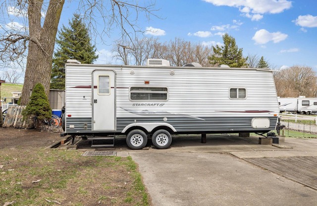 Travel Trailer on Lake in Lakeshore Campground/1 Bedroom/Sleeps 4