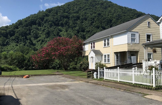 Travelers Rest slps 5 Riverview, near NRG, trails, fishing. NRG, Falls, & more.