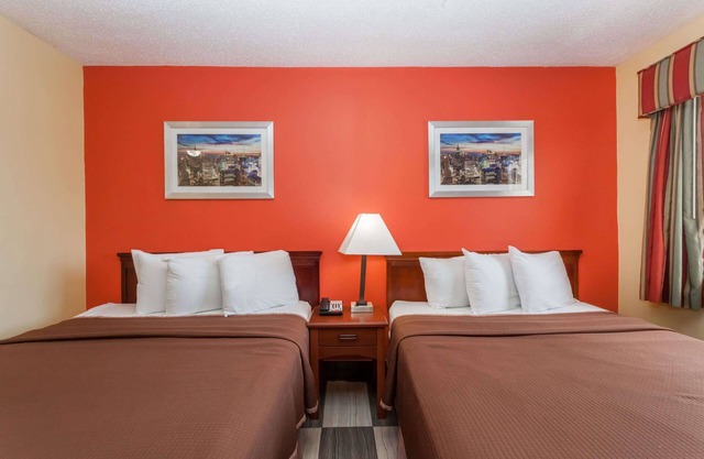 Travelodge by Wyndham Jersey City