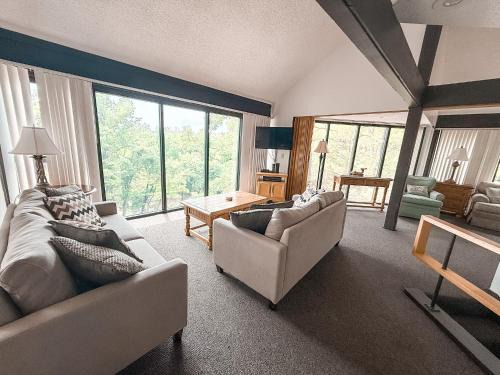 Treehouse Treetop Village105-3bed3bapools-8pp