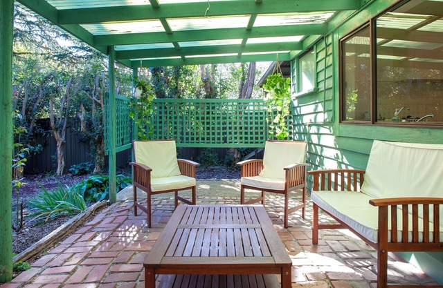 Treetops Silvan Sanctuary Cottage: 2 BR, 1.5 BA in Silvan, Sleeps 3