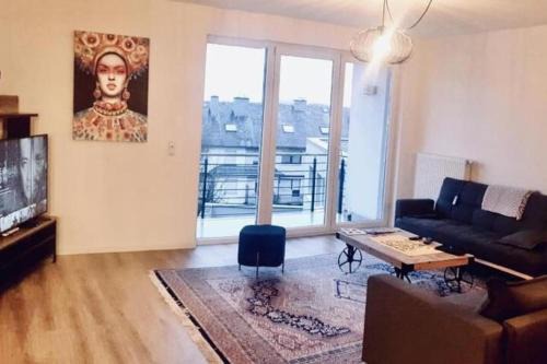 Trendy 2 BR Apartment with private terrace&parking