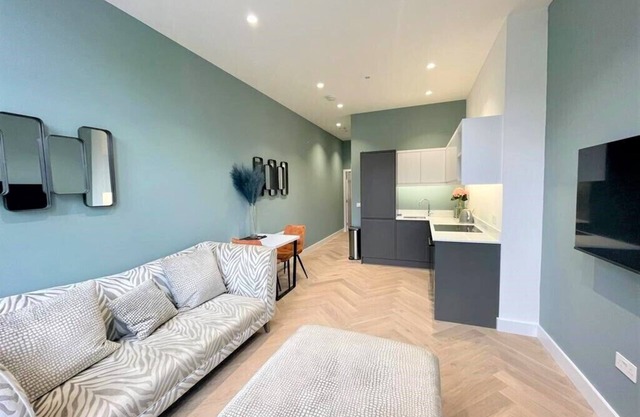 Trendy and Newly Reno'd 1 Bed Nr The Meadows